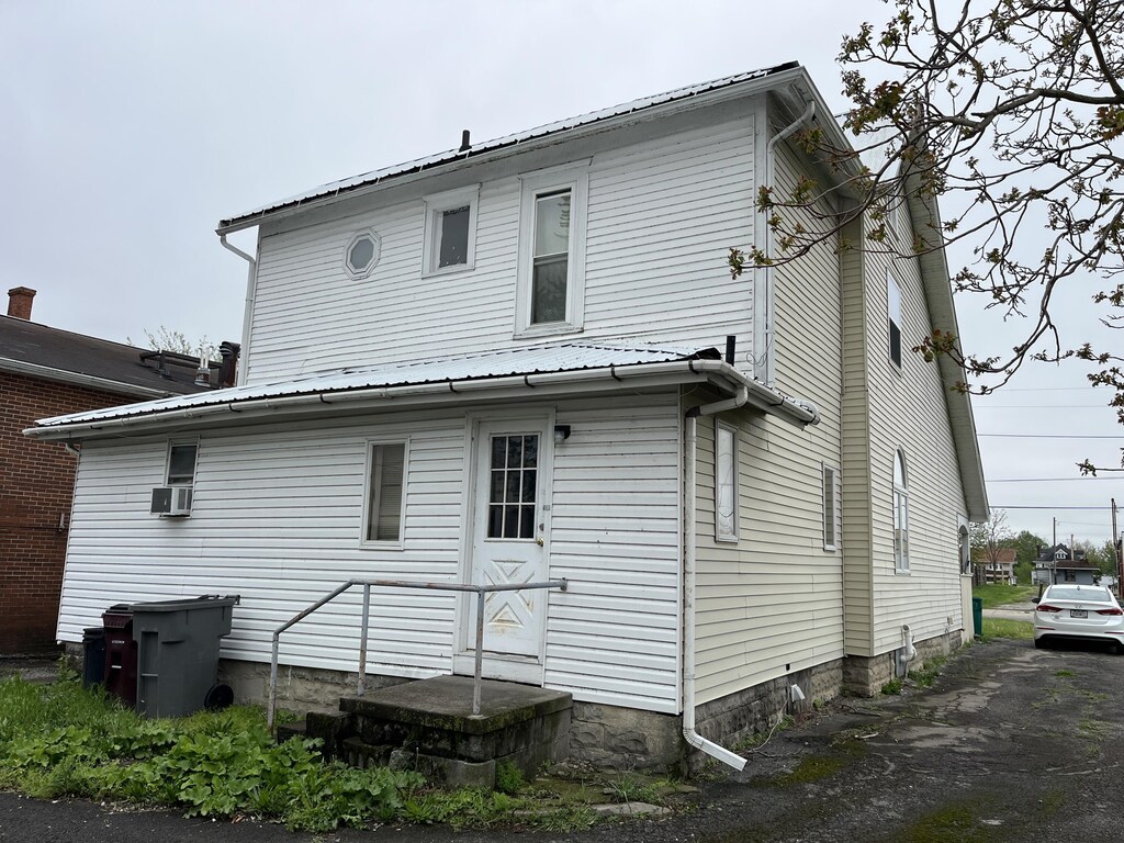568 W Spring St, Lima, OH 45801
