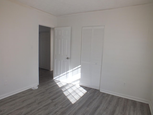 unfurnished room featuring dark hardwood / wood-style flooring and crown molding