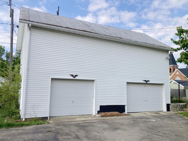 119 E Orchard St, West Manchester, OH 45382 - view of garage