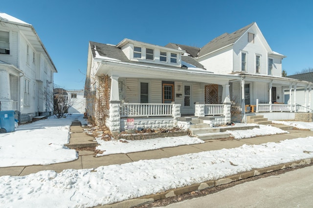 view of front of property featuring a porch