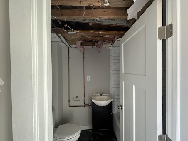 280 Elm S St, Lakeview, OH 43331 - bathroom featuring a bathtub and vanity