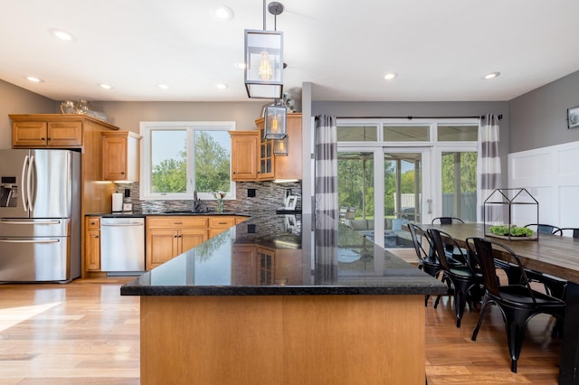 6565 Windjammer Dr, Huntsville, OH 43324 - kitchen with appliances with stainless steel finishes, decorative backsplash, light wood-style floors, and recessed lighting