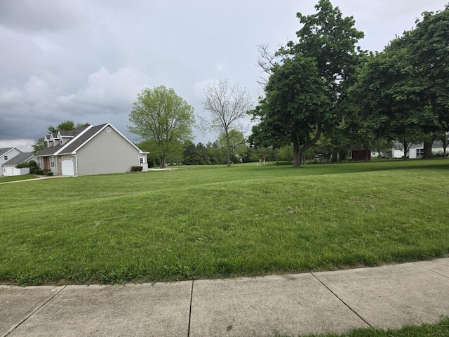 902 Tecumseh Dr, Saint Marys, OH 45885