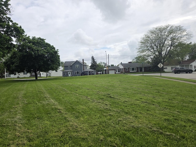 902 Tecumseh Dr, Saint Marys, OH 45885