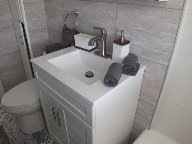 324 E Maplewood Ave, Dayton, OH 45405 - bathroom with tile walls, vanity, and toilet