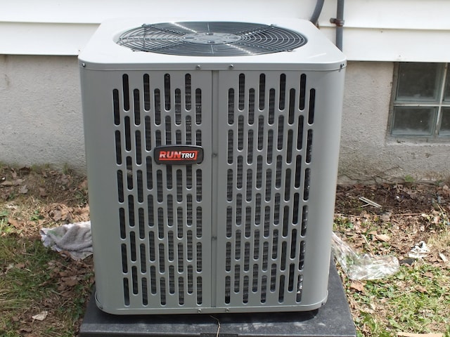 324 E Maplewood Ave, Dayton, OH 45405 - exterior details featuring central AC unit
