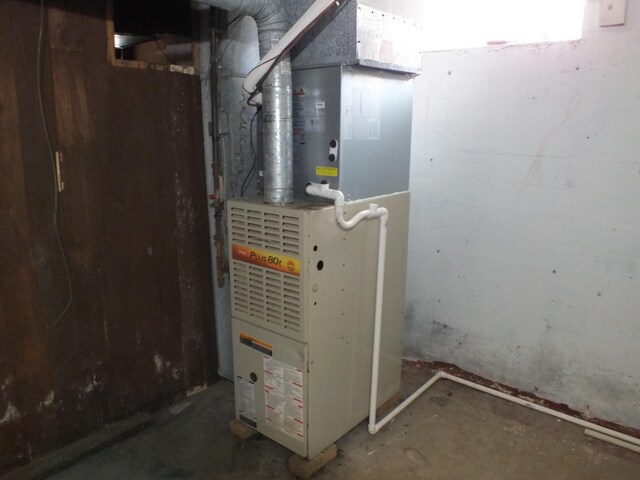 324 E Maplewood Ave, Dayton, OH 45405 - utility room with heating unit