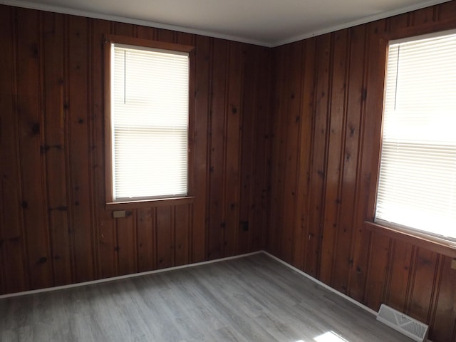 324 E Maplewood Ave, Dayton, OH 45405 - spare room with wood finished floors, visible vents, and plenty of natural light