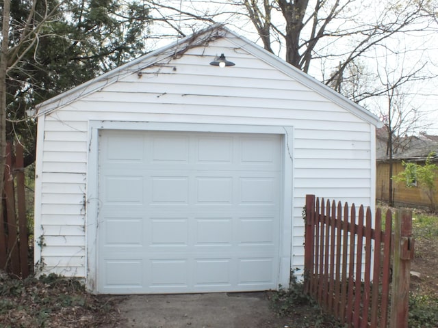 324 E Maplewood Ave, Dayton, OH 45405 - detached garage featuring fence