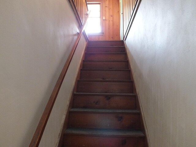 324 E Maplewood Ave, Dayton, OH 45405 - view of stairs
