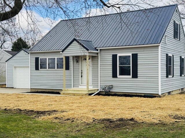 view of front of home featuring metal roof