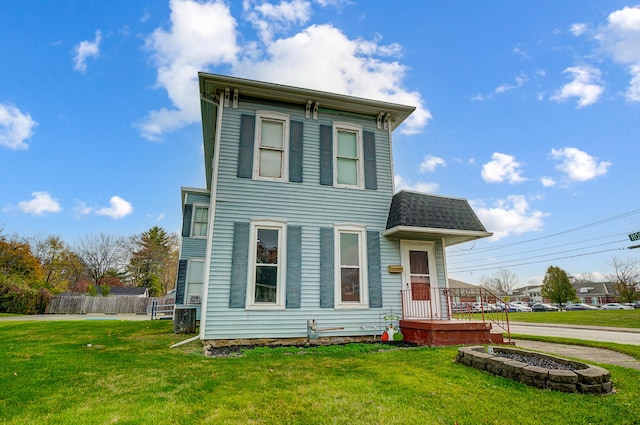 1652 N Limestone St, Springfield, OH 45503 - italianate home featuring a shingled roof