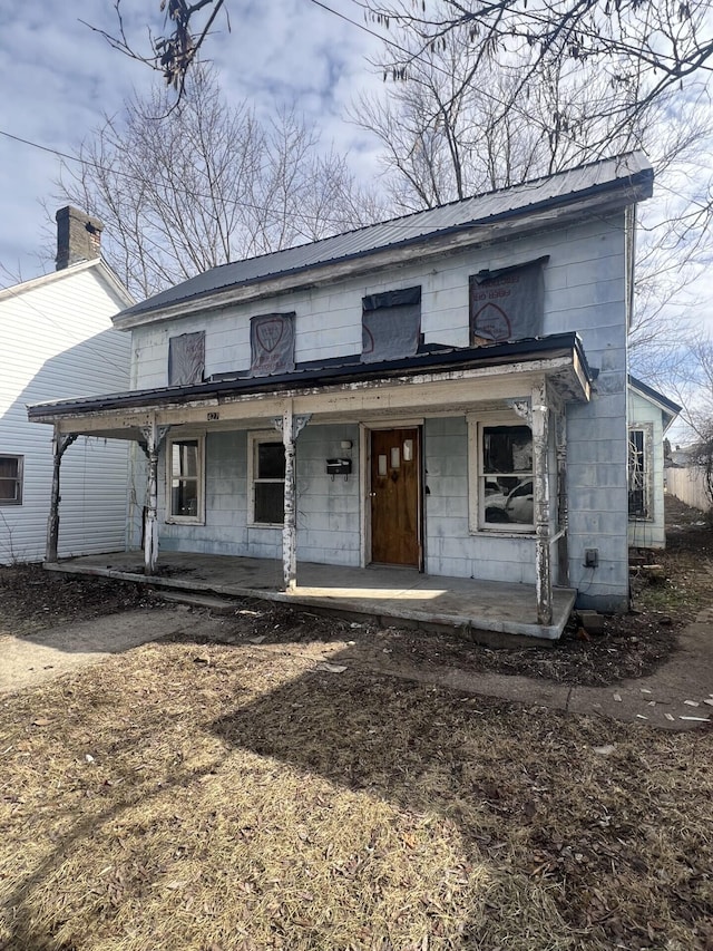 view of front of property featuring a porch