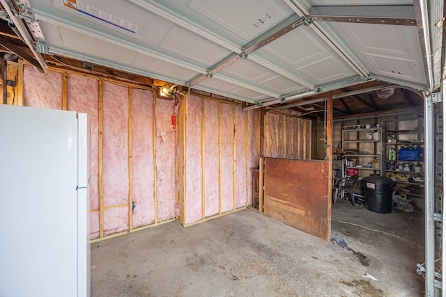 garage featuring freestanding refrigerator