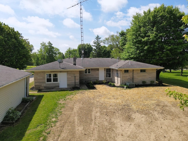 1430 E Union City Pike E, Union City Pike, Winchester, IN 47394 - rear view of house with a lawn