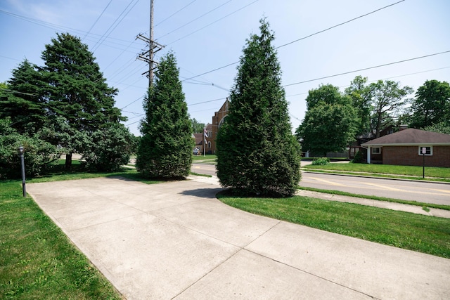 1706 N Fountain Blvd, Springfield, OH 45504 - view of road