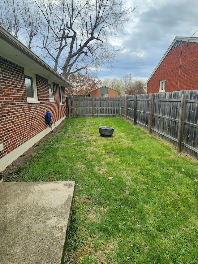 view of yard featuring a fenced backyard