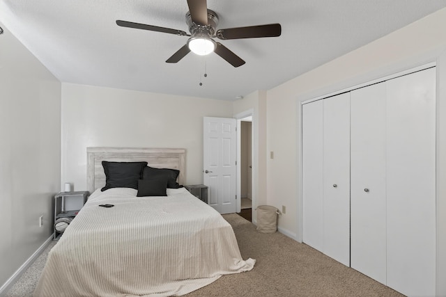 1814 Kingsbury Dr, Saint Marys, OH 45885 - carpeted bedroom with a closet and ceiling fan