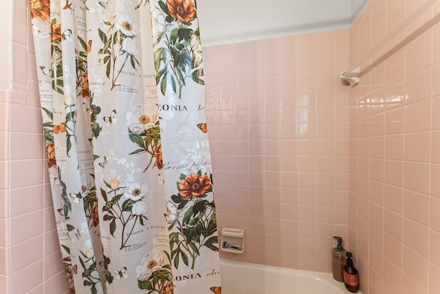 542 Lohnes Dr, Fairborn, OH 45324 - bathroom with shower / tub combo