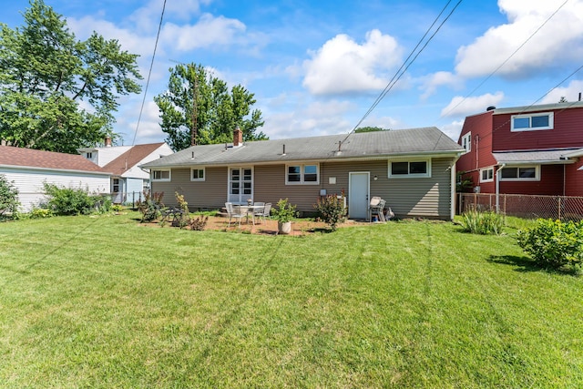 542 Lohnes Dr, Fairborn, OH 45324 - rear view of property with a patio