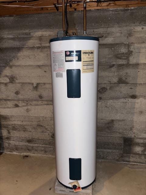 9050 N State Route 49, Greenville, OH 45331 - utility room with water heater