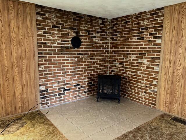9050 N State Route 49, Greenville, OH 45331 - detailed view of wooden walls and brick wall