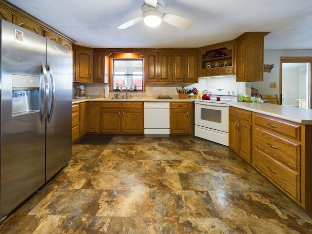 kitchen with white appliances, sink, backsplash, kitchen peninsula, and ceiling fan