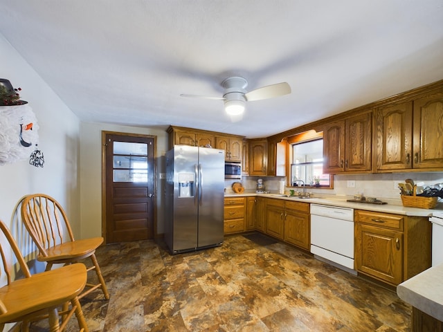 kitchen featuring sink, stainless steel appliances, ceiling fan, and decorative backsplash