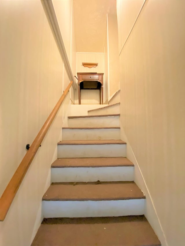 116 N Mill St, De Graff, OH 43318 - view of stairway