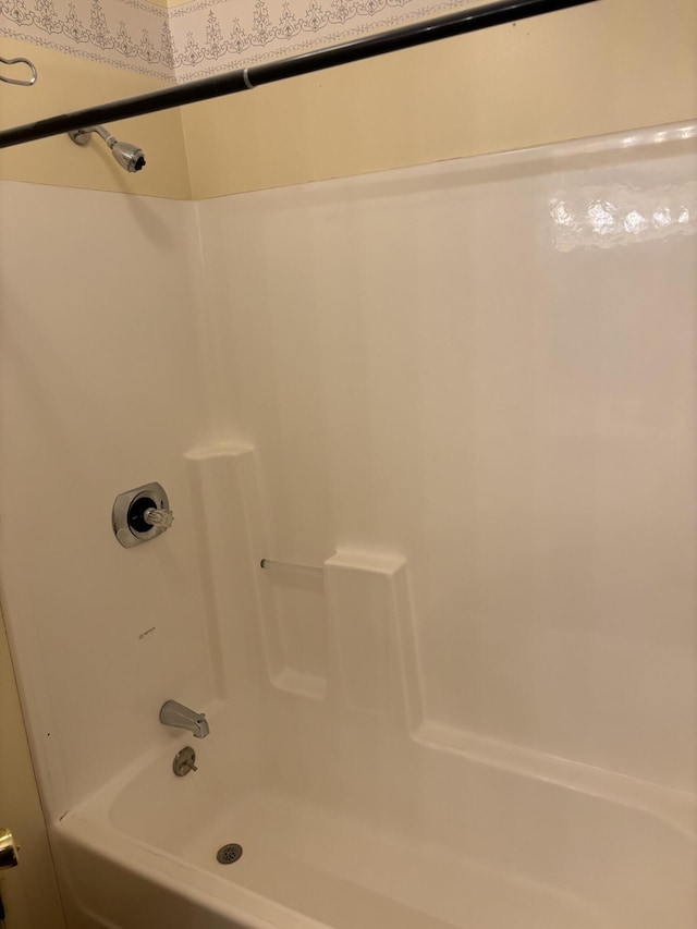 full bath with shower / bathtub combination