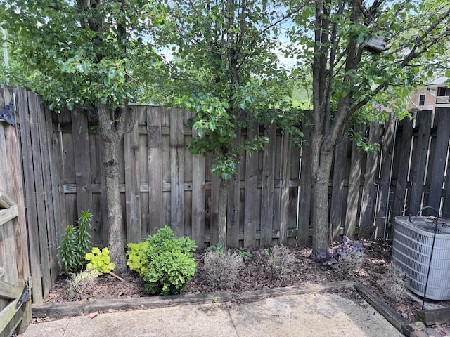 1008 Manor Ln Unit C, Columbus, OH 43221 - view of yard with cooling unit and fence