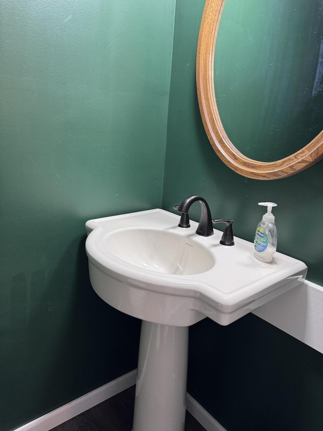 1008 Manor Ln Unit C, Columbus, OH 43221 - bathroom with a sink