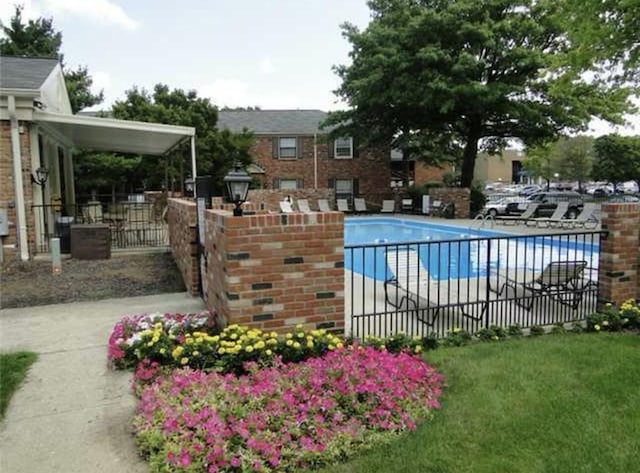 1008 Manor Ln Unit C, Columbus, OH 43221 - community pool featuring fence and a patio