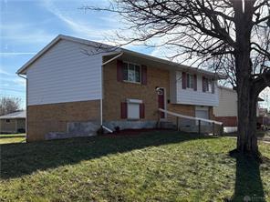 Listing photo 3 for 524 Majestic Dr, Dayton OH 45417