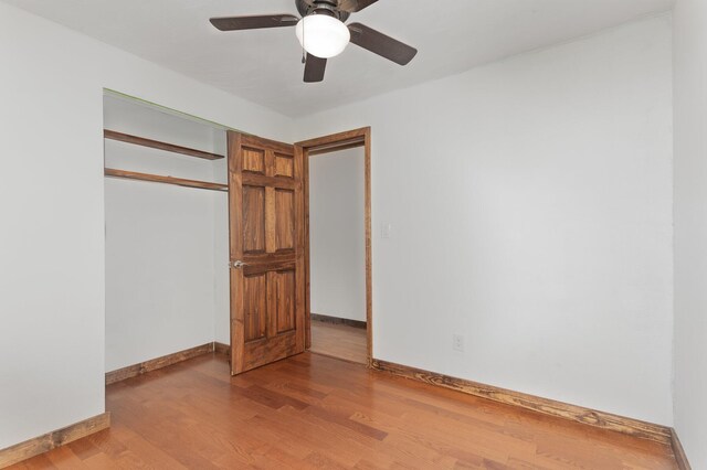 empty room with baseboards, light wood-style floors, and a ceiling fan
