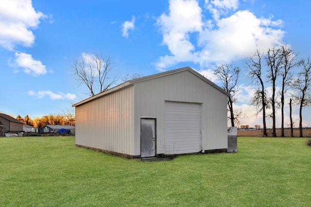 view of outdoor structure featuring an outbuilding