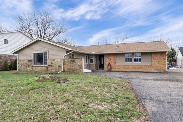 single story home featuring a front yard