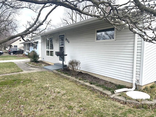ranch-style home with a front yard