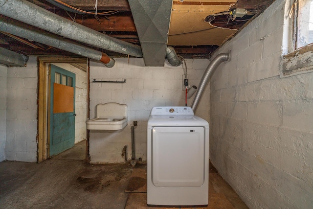 unfinished basement with washer / clothes dryer