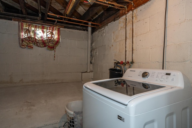 laundry area featuring washer / clothes dryer and laundry area