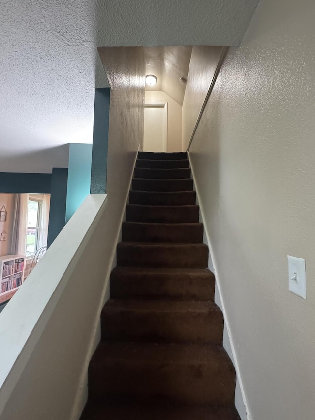 411 Middle St, Wapakoneta, OH 45895 - view of stairs