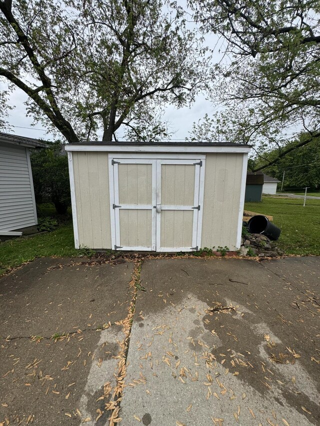 411 Middle St, Wapakoneta, OH 45895 - view of shed