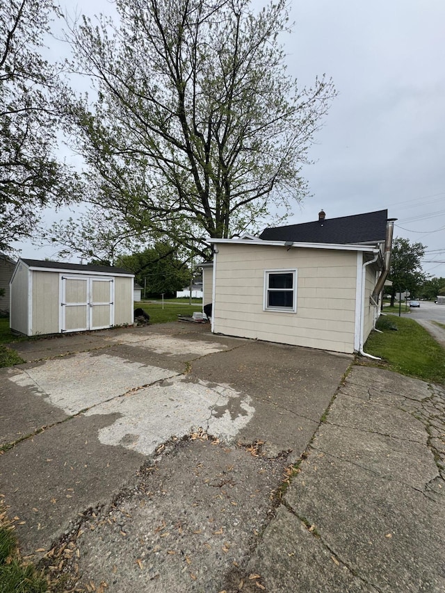 411 Middle St, Wapakoneta, OH 45895 - view of shed with driveway