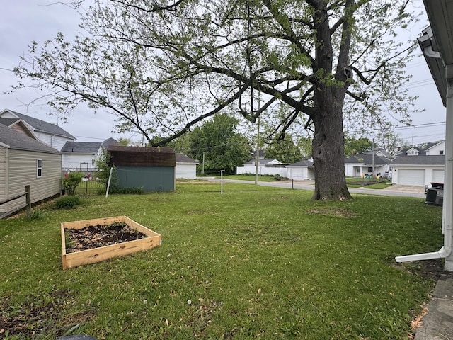 411 Middle St, Wapakoneta, OH 45895 - view of yard featuring a garden and a residential view