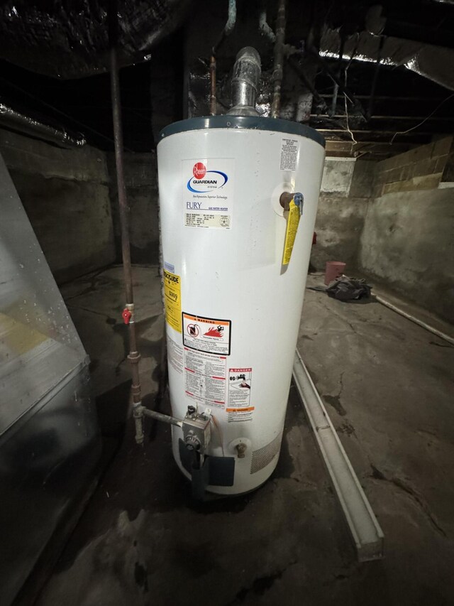 411 Middle St, Wapakoneta, OH 45895 - utility room featuring water heater