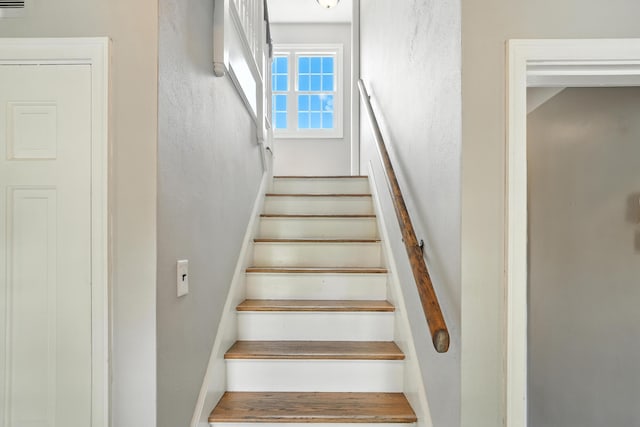 650 Swailes Rd, Troy, OH 45373 - view of staircase