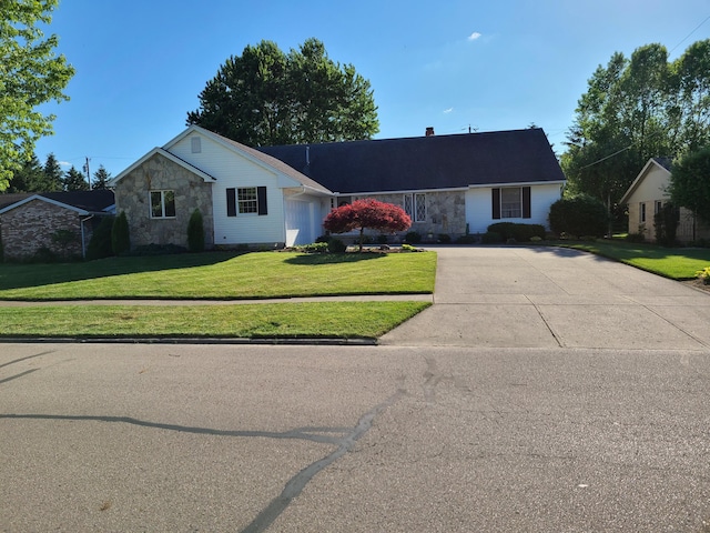 single story home featuring a front yard