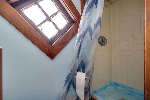 bathroom with curtained shower