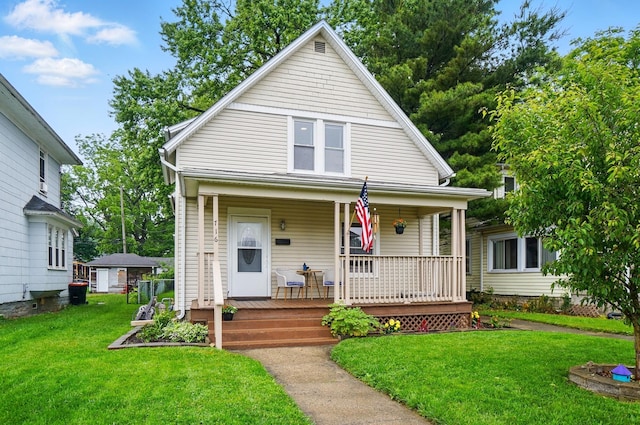 716 E Madison Ave, Springfield, OH 45503 - bungalow-style house featuring covered porch and a front yard