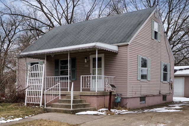 view of front facade with roof with shingles